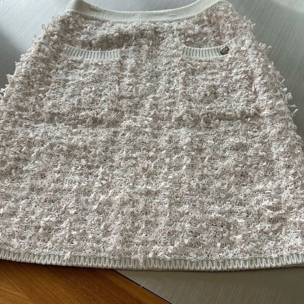 Chanel NWT Authentic Bloomingdale's Cream Skirt Sz 40  cream w red tiny dots - Picture 2 of 14
